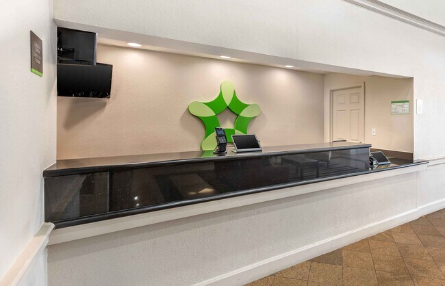Furnished Studio-Tampa - Airport - N. Westshore Blvd.