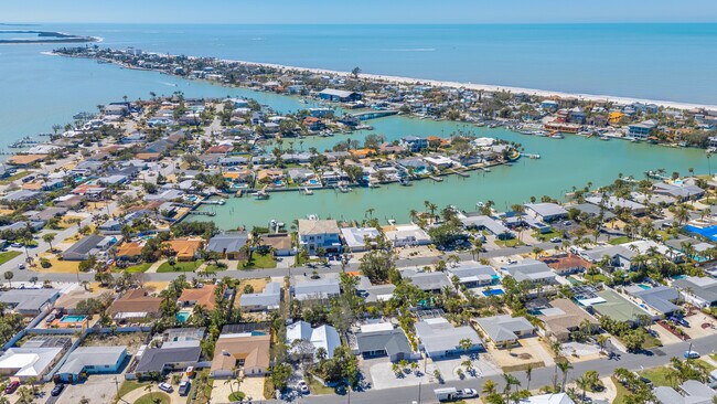 Photo - 330 N Tessier Dr