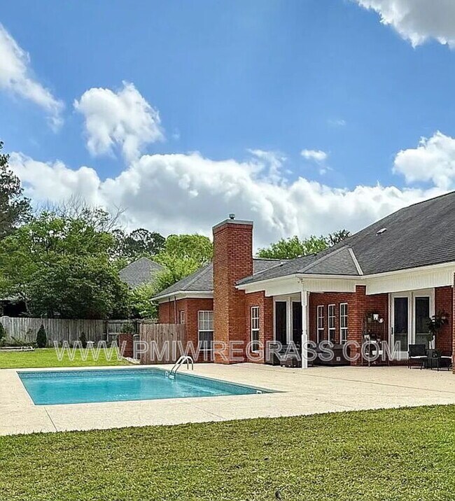 Photo - 201 Piccadilly Ln