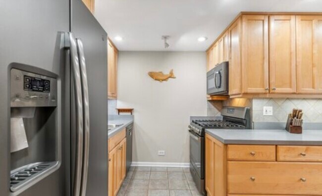 Photo - 857 N La Salle Dr Unit G