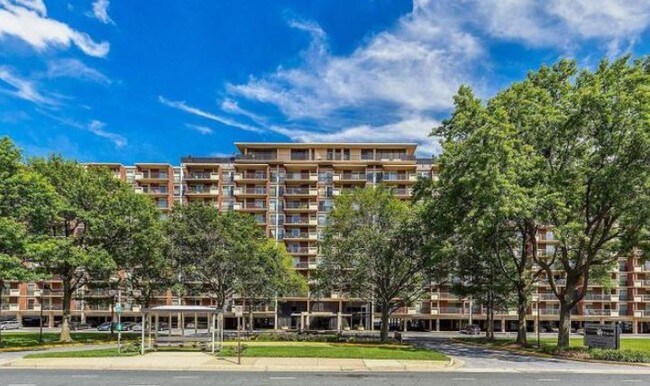 Photo - 1300 Army Navy Dr Unidad 201