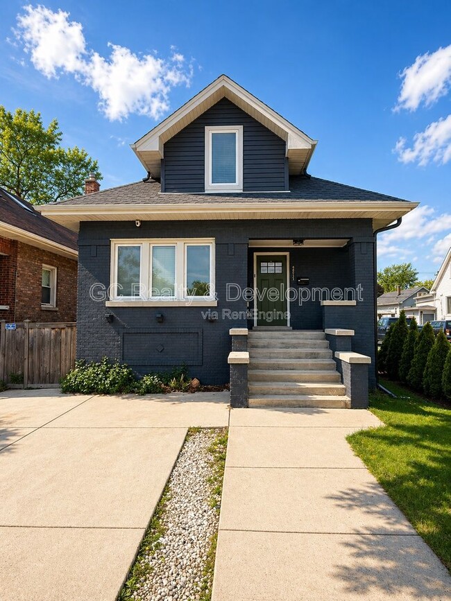 Building Photo - 2036 S 1st Ave