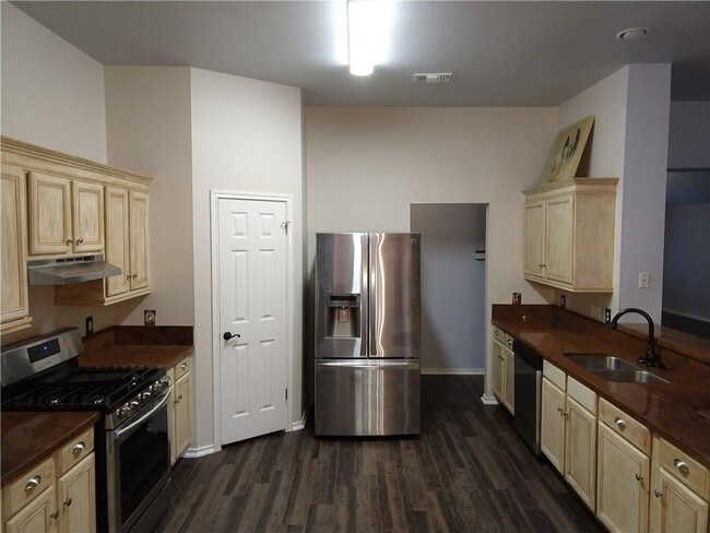 Photo - 1007 Russwood Cove