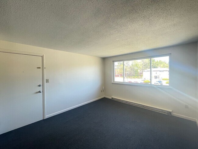 Photo - 173 Loudon Rd Unidad Apt 411