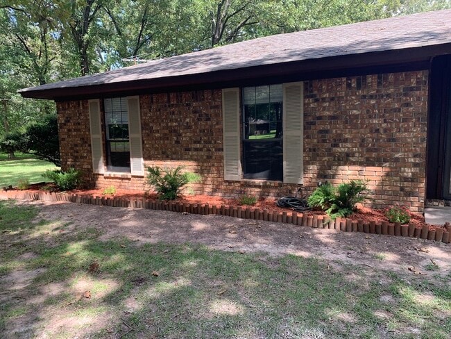 Photo - 1903 Ginnett Rd