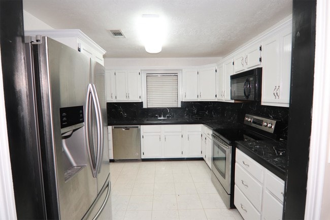 Photo - 890 Parsons Dr