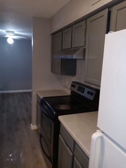 Building Photo - 9700 Leawood Blvd Unit 306