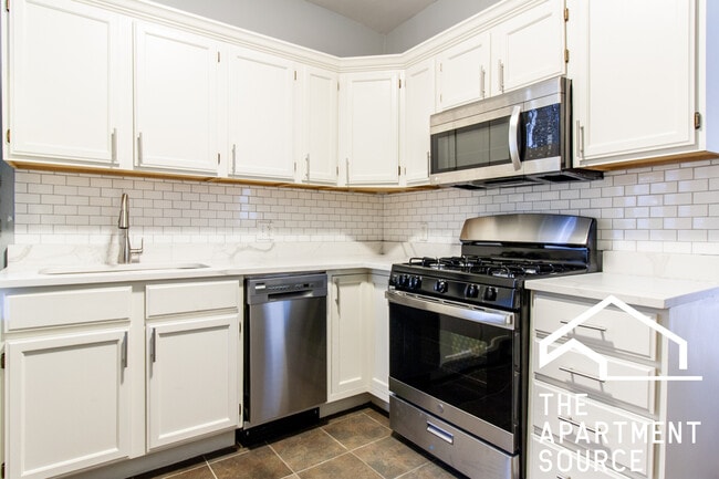 Building Photo - 3036 N Seminary Ave Unit 1 Rental