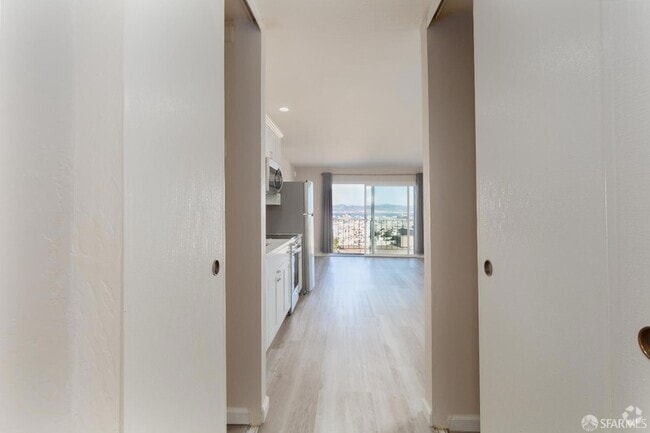 Building Photo - 646 Corbett Ave Unit 601 Rental