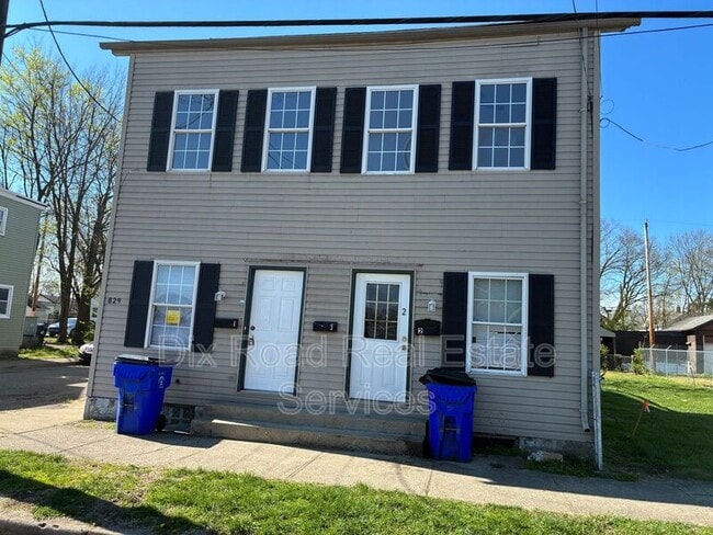 Building Photo - 829 Maple Ave