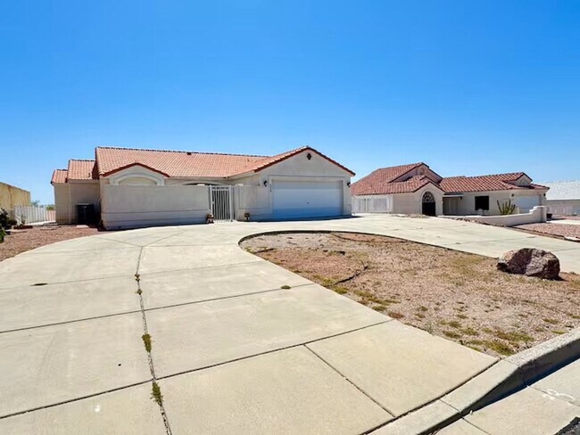 2576 McCormick Blvd