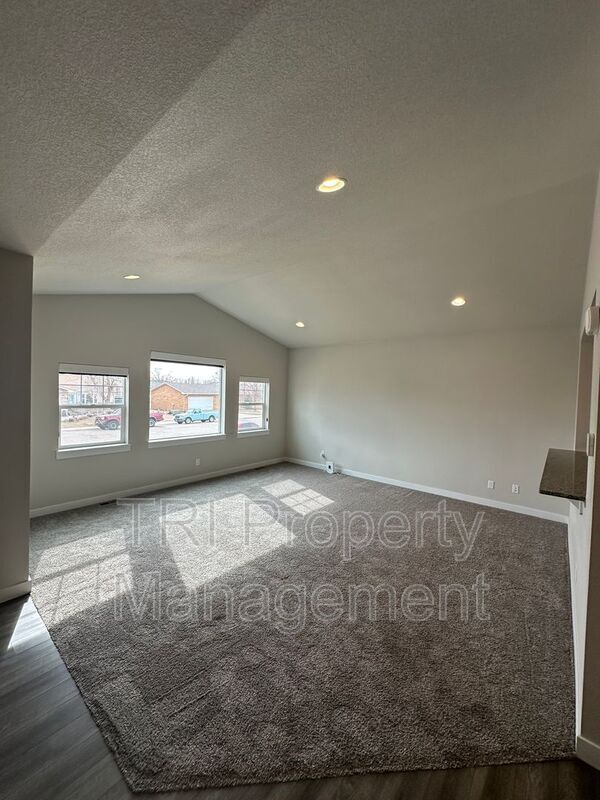 Photo - 218 E Chestnut St