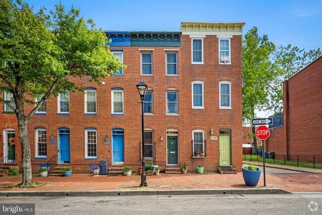 Building Photo - 747 McHenry St Rental