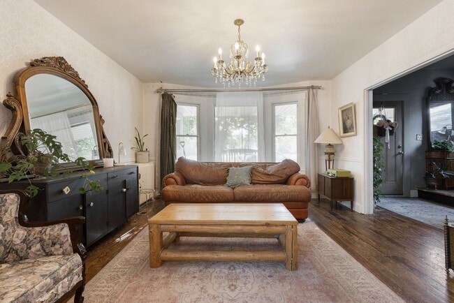 Photo - CHARMING 3 BED 3 BATH HOME CLOSE TO HISTORIC DOWNTOWN IDAHO FALLS!