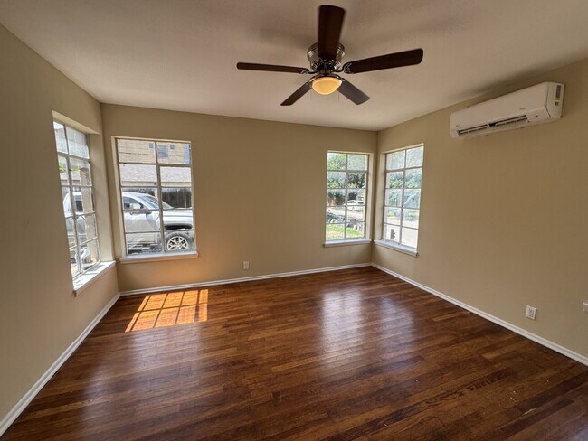 Photo - 1 bedroom and 1 bathroom unit available at... Unit 2