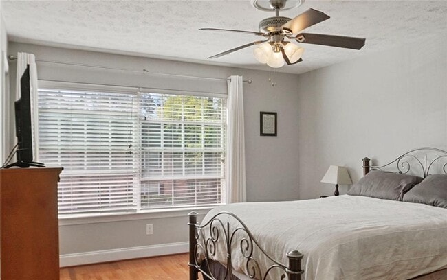 Photo - 6980 Roswell Rd