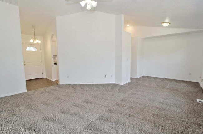 608 Smith Ct