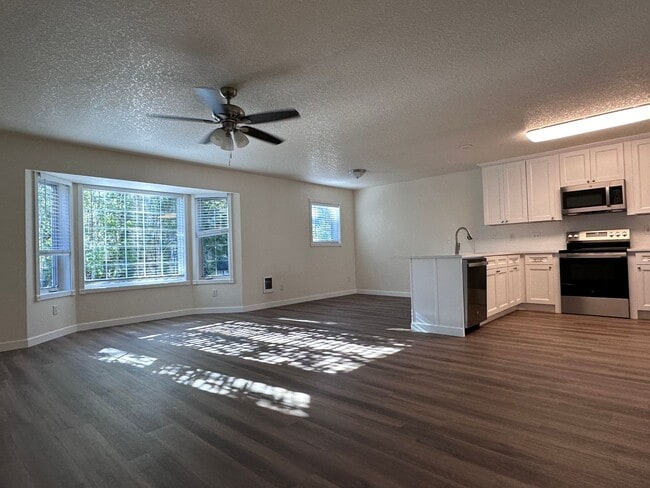 Photo - 715 NE Roberts Ave Unit 715