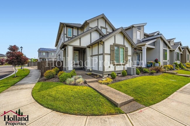 Gorgeous 3-Bed Hillsboro Home with a Fence... - Gorgeous 3-Bed Hillsboro Home with a Fence...