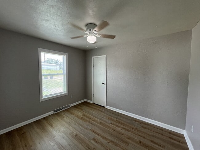 Photo - 210 Mill St