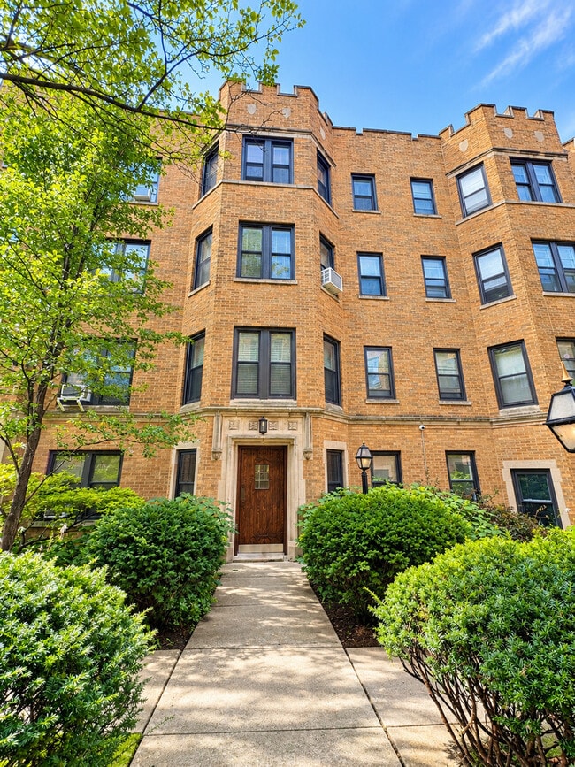 Building Photo - 1218 W Jarvis Ave