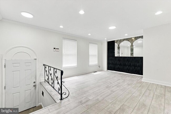 Building Photo - 7813 Midis Pl