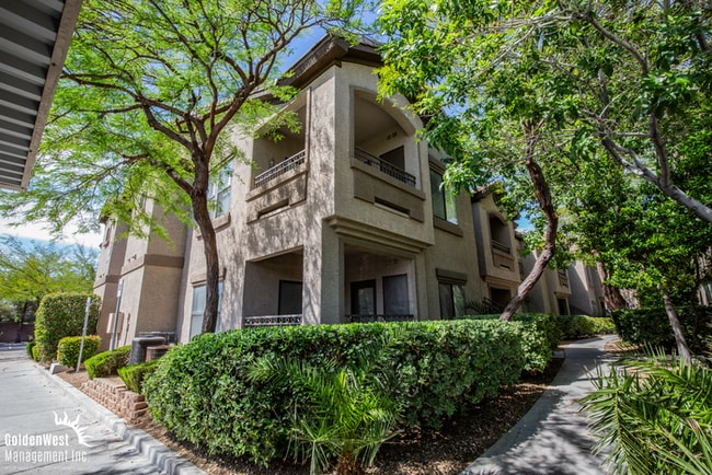 Building Photo - Lovely 1Bdm 1Ba Gated Condo in the Heart of Providence Area! Unit 1066