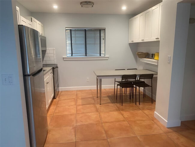 Photo - 907 NW 4th St Unit 1