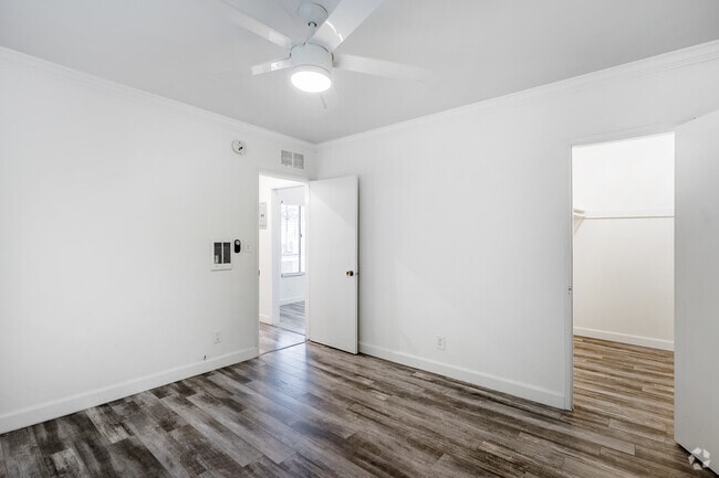 1BR, 1BA - 700SF - Bedroom