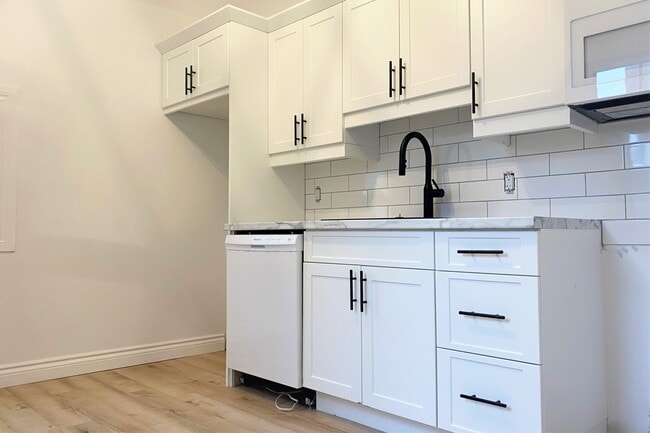 Building Photo - 55 Carmarthen St Unit 55-2