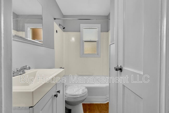 Photo - 4310 Roberton Ave