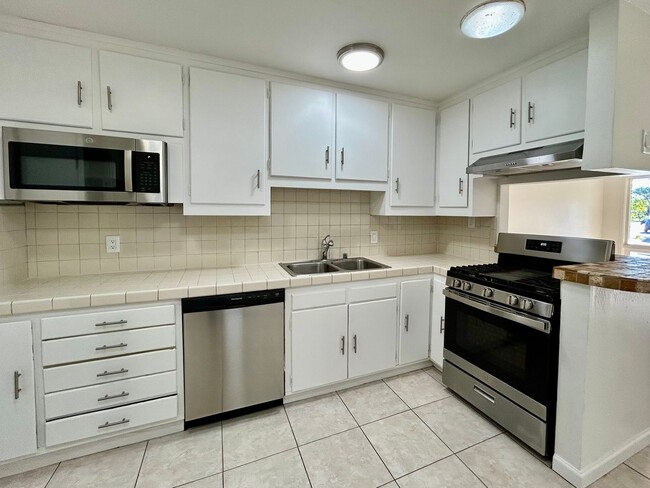 Photo - 2 bed 1 Bath with Garage in The Heart of Clairemont!