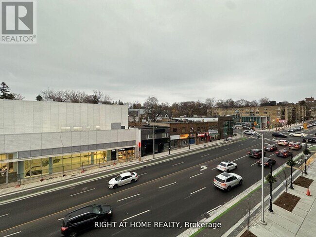 Photo - 2020 Bathurst St Unité 320