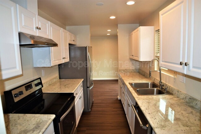 Photo - 1695 Hilby Ave