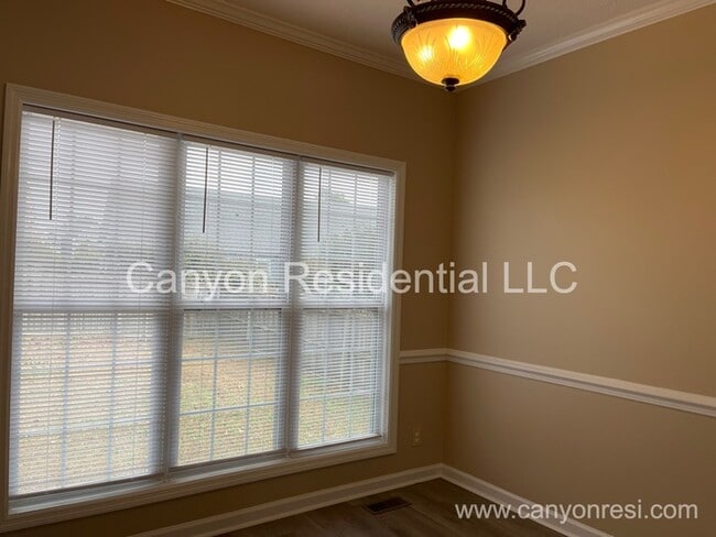 Photo - 825 Connaly Dr