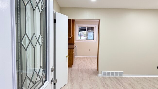 Photo - 1060 Glaser Dr