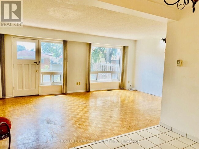 Photo - 155 Corinthian Blvd