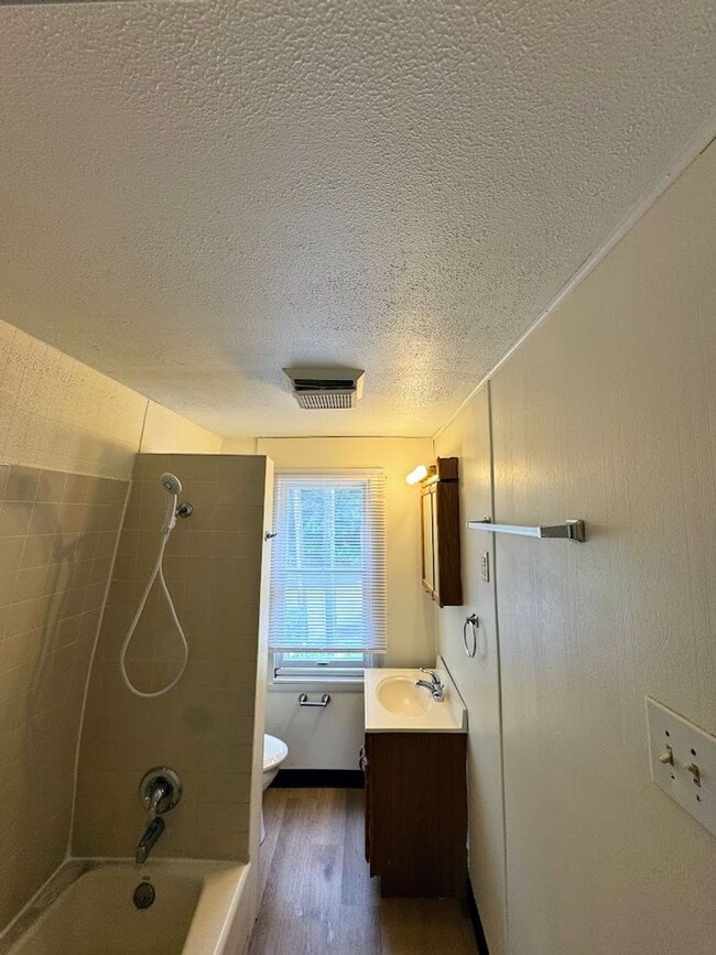 Building Photo - Updated 2/3 Bedroom Home in Pitcairn!