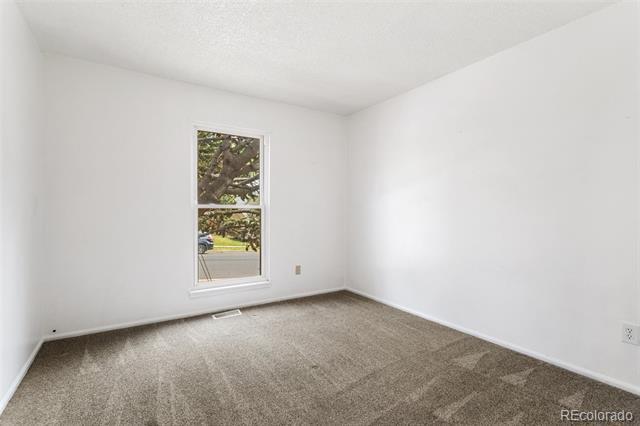 28 Frost Ln