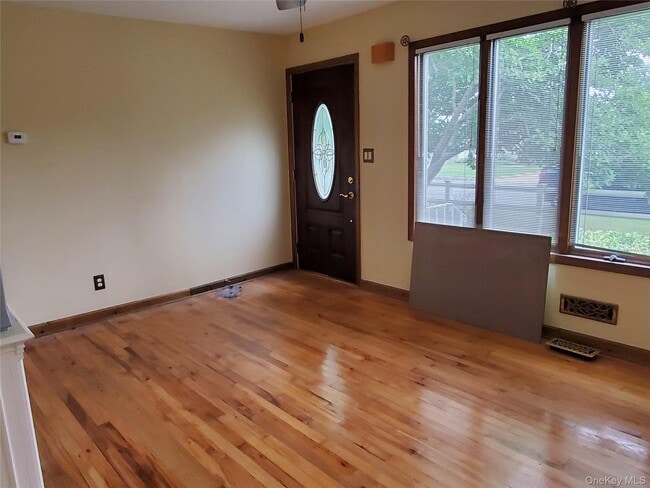 Photo - 30 Jervis Ave