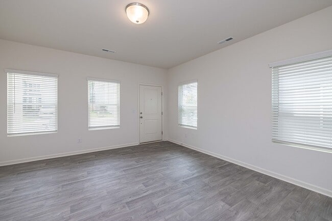 Photo - BEAUTIFUL 2 Bedroom/2.5 Bath Townhome in MIDLAND -AVAILABLE LATE AUGUST 2026!