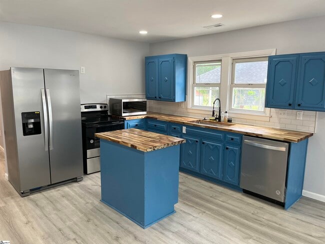 Photo - 107 Bennett St