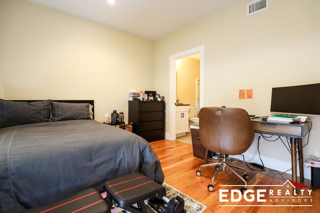 Photo - 45 Hunnewell Ave Unidad 4