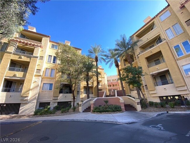 Building Photo - 270 E Flamingo Rd Unit 215