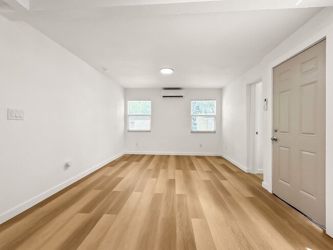 Photo - Beautifully Renovated 2 Bed/1 Bath Duplex – Move-In Ready in the Heart of Clearwater!