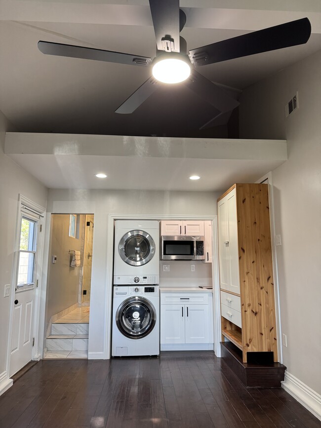 Building Photo - 10702 Chestnut St Unit A