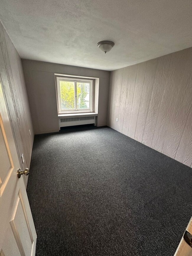Photo - 3 bed, 1 bath apartment in lansfod Unidad 38 E Ridge St