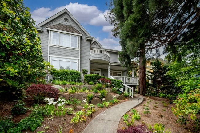 Stunning 4 Bedroom/2.5 Bath Home in Sought... - Stunning 4 Bedroom/2.5 Bath Home in Sought...
