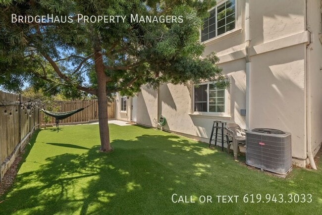 Photo - 832 Georgia St