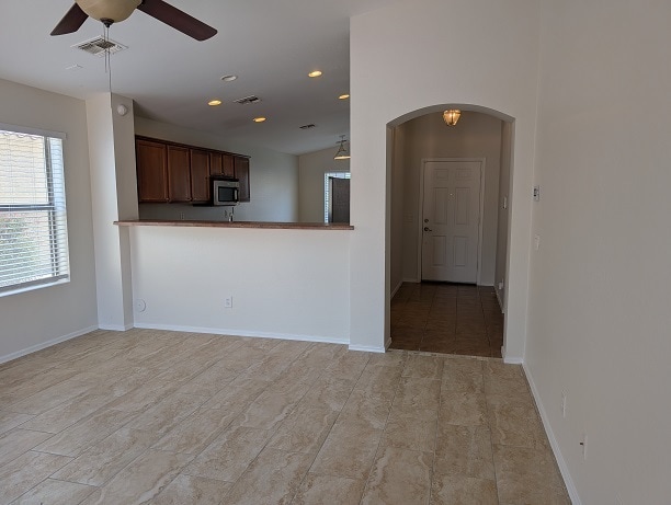 Building Photo - 2130 W Wilson Ave Rental